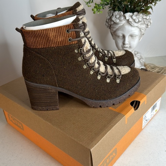 Korks Elin High Pile Fleece Lug Sole Bootie sz 8 - Picture 10 of 11